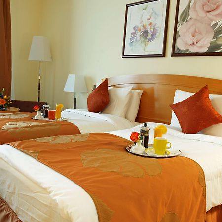 Golden Tulip Sharjah Aparthotel Екстериор снимка