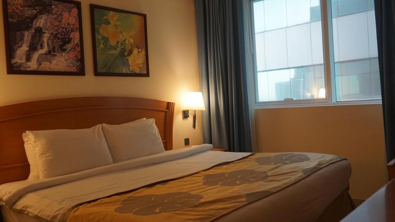 Golden Tulip Sharjah Aparthotel Екстериор снимка