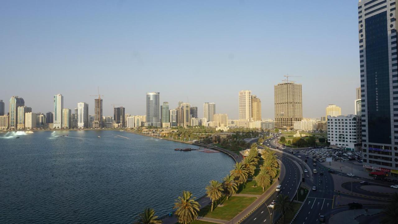 Golden Tulip Sharjah Aparthotel Екстериор снимка