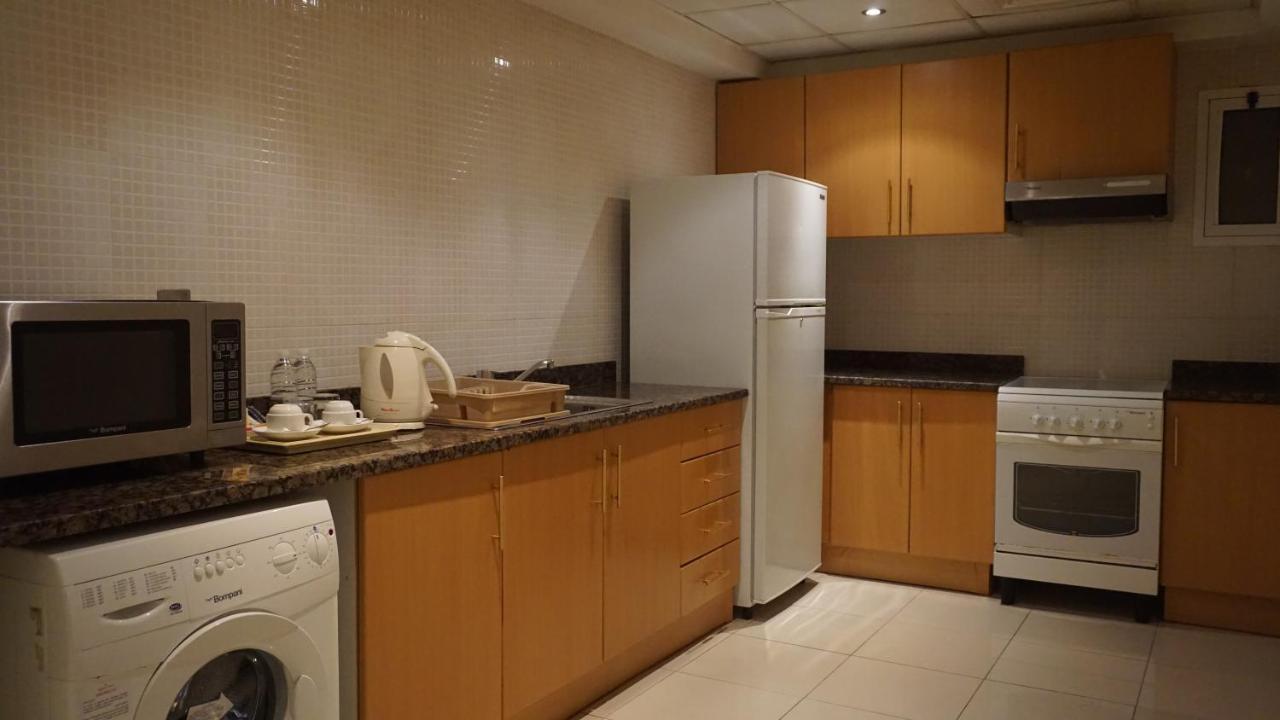 Golden Tulip Sharjah Aparthotel Екстериор снимка