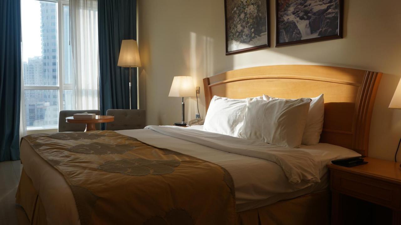 Golden Tulip Sharjah Aparthotel Екстериор снимка