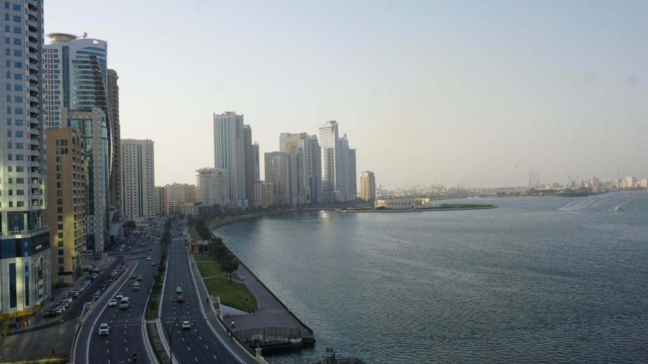 Golden Tulip Sharjah Aparthotel Екстериор снимка