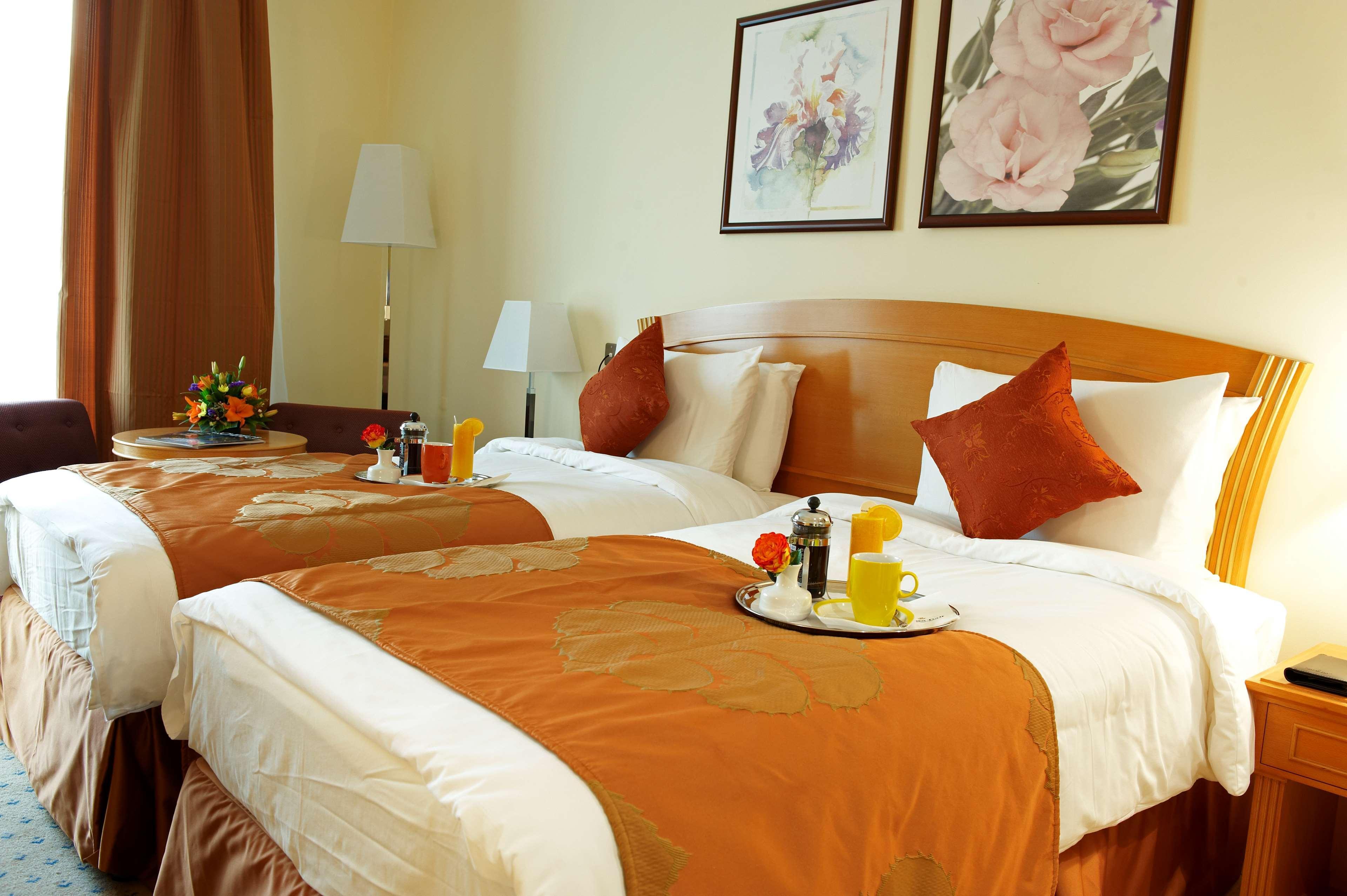 Golden Tulip Sharjah Aparthotel Екстериор снимка
