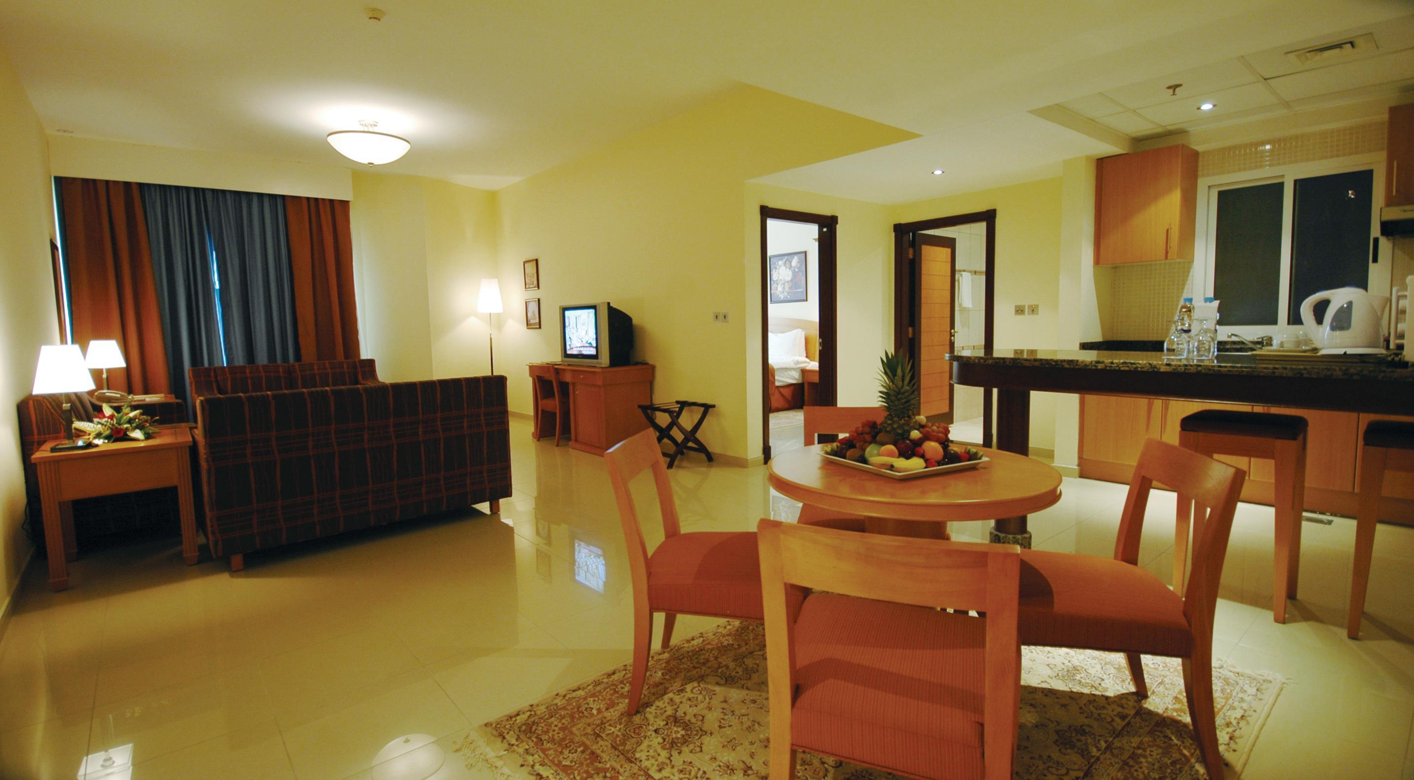 Golden Tulip Sharjah Aparthotel Екстериор снимка