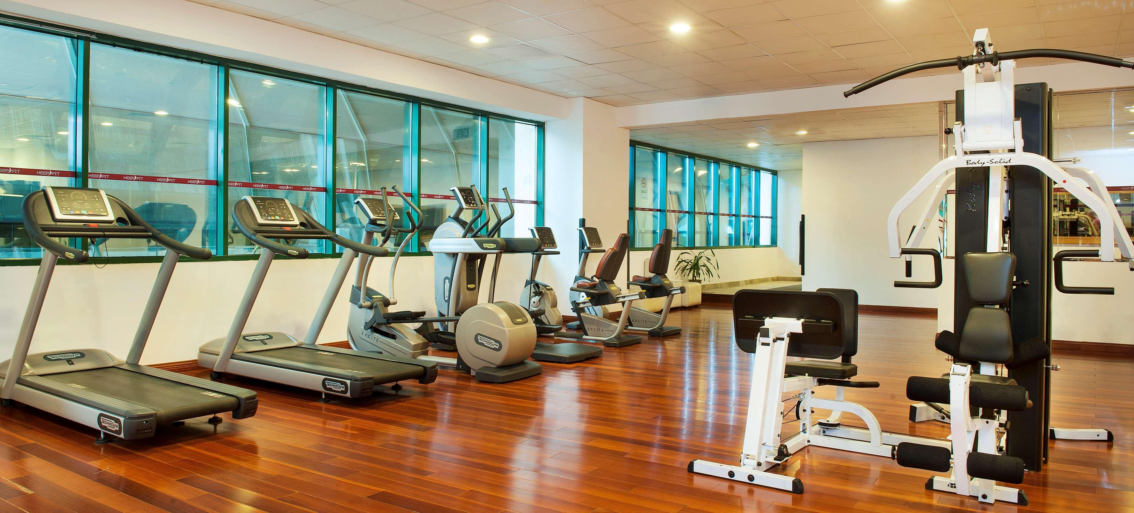Golden Tulip Sharjah Aparthotel Екстериор снимка