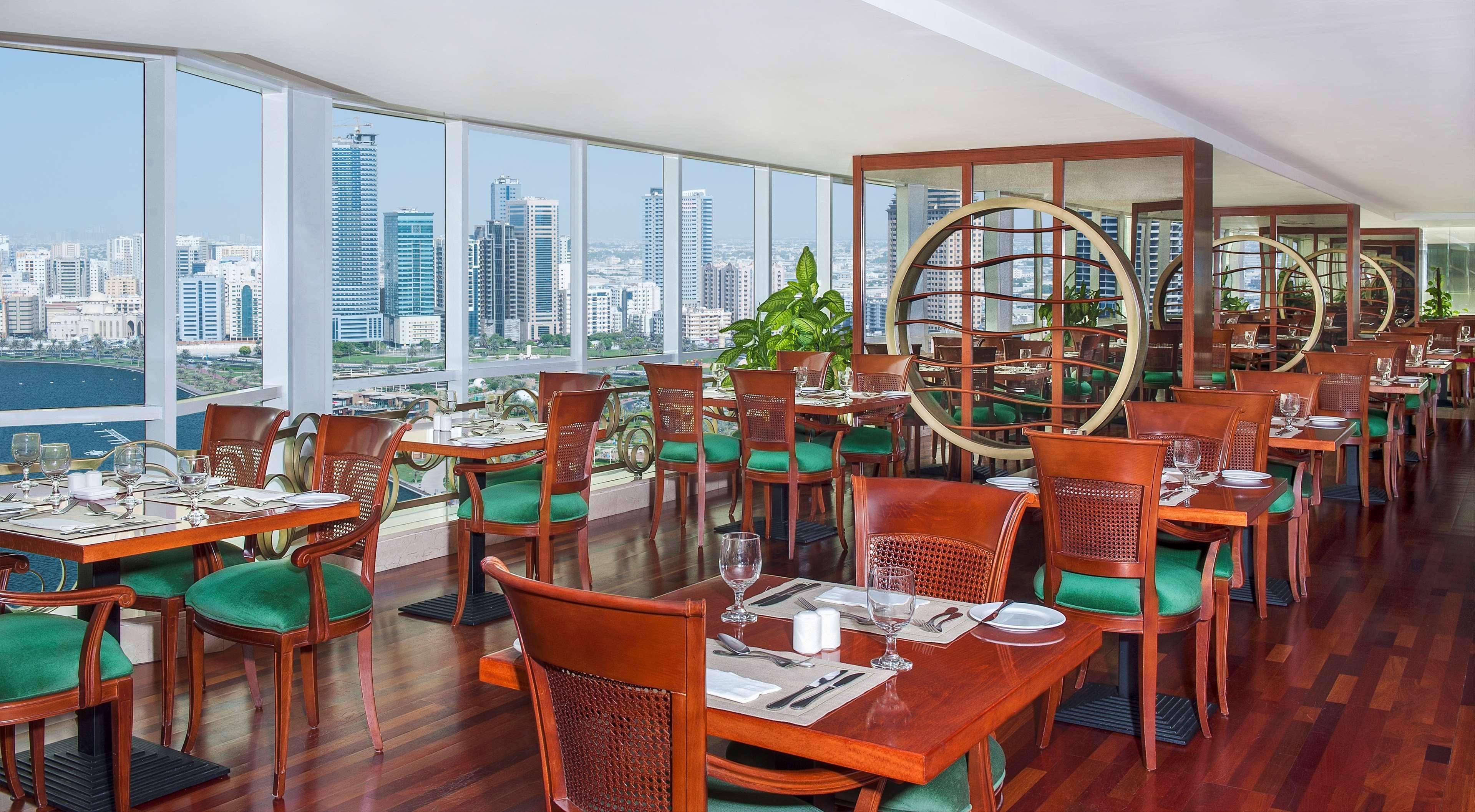 Golden Tulip Sharjah Aparthotel Екстериор снимка