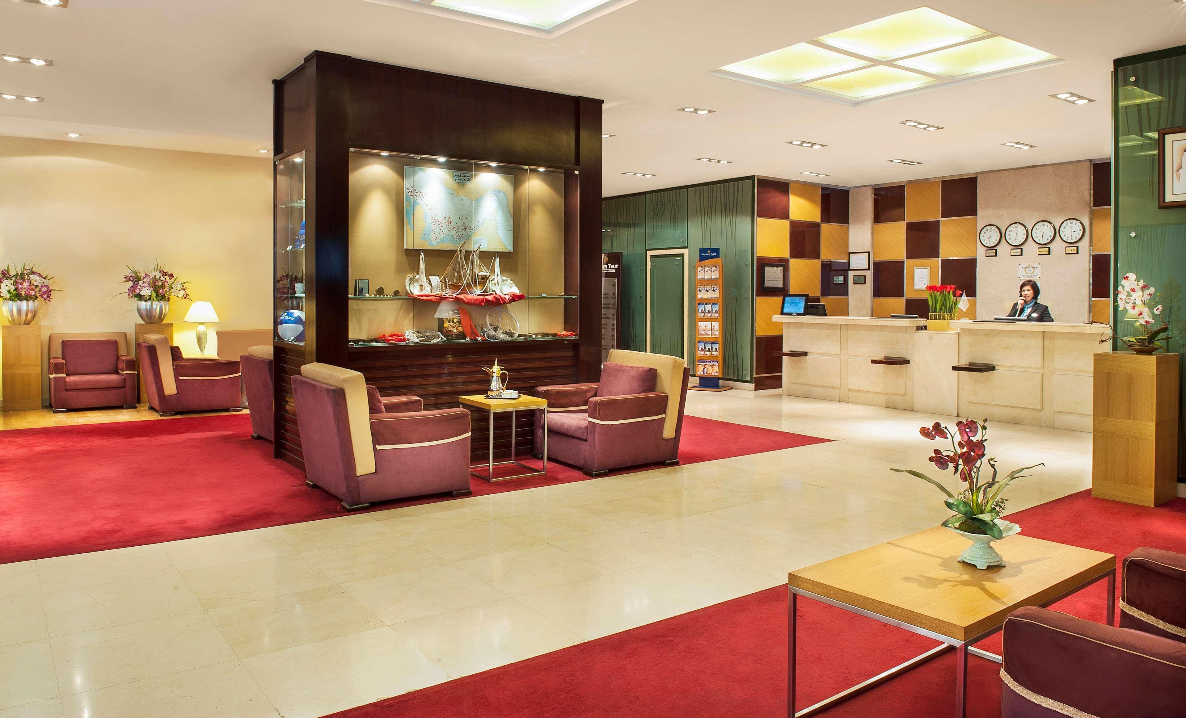 Golden Tulip Sharjah Aparthotel Екстериор снимка