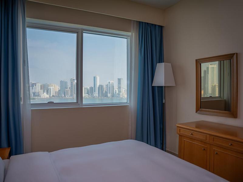 Golden Tulip Sharjah Aparthotel Екстериор снимка
