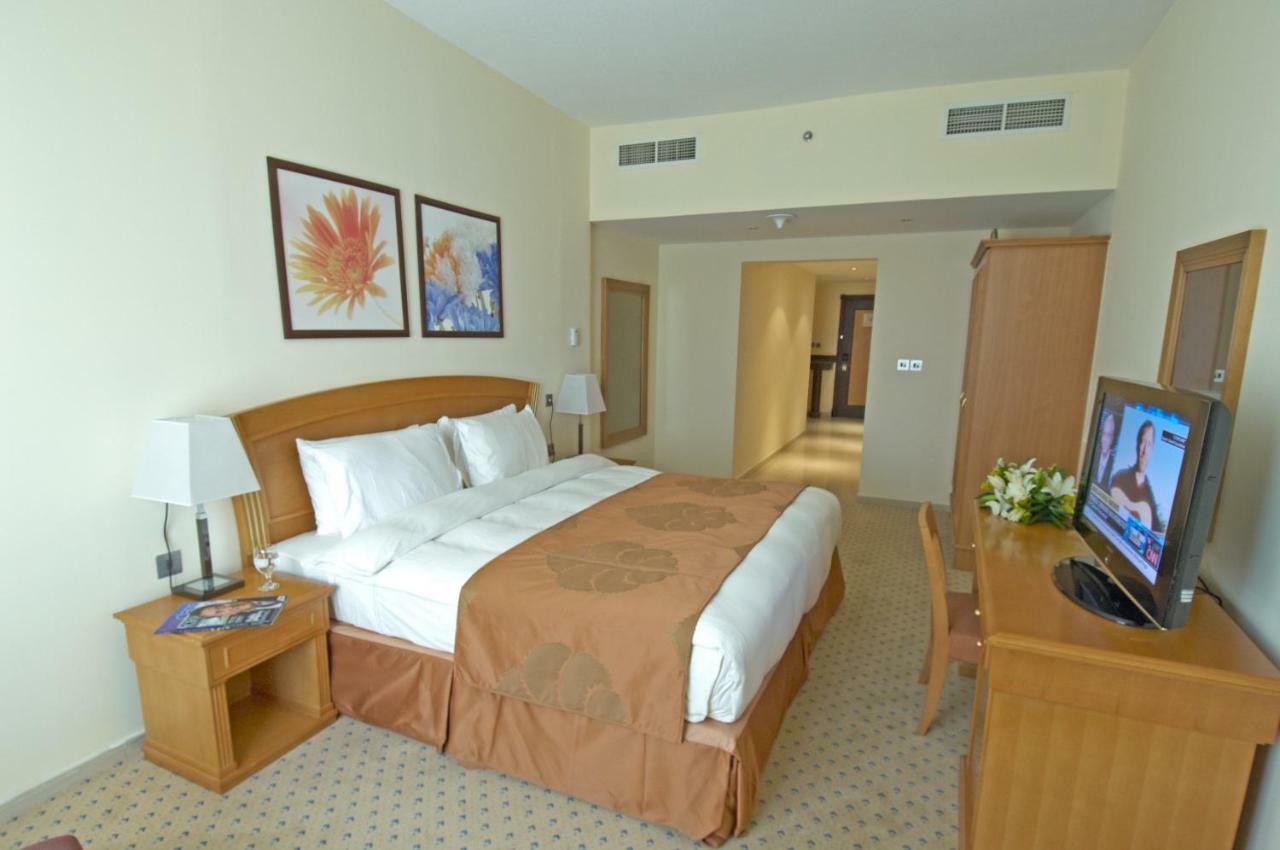Golden Tulip Sharjah Aparthotel Екстериор снимка