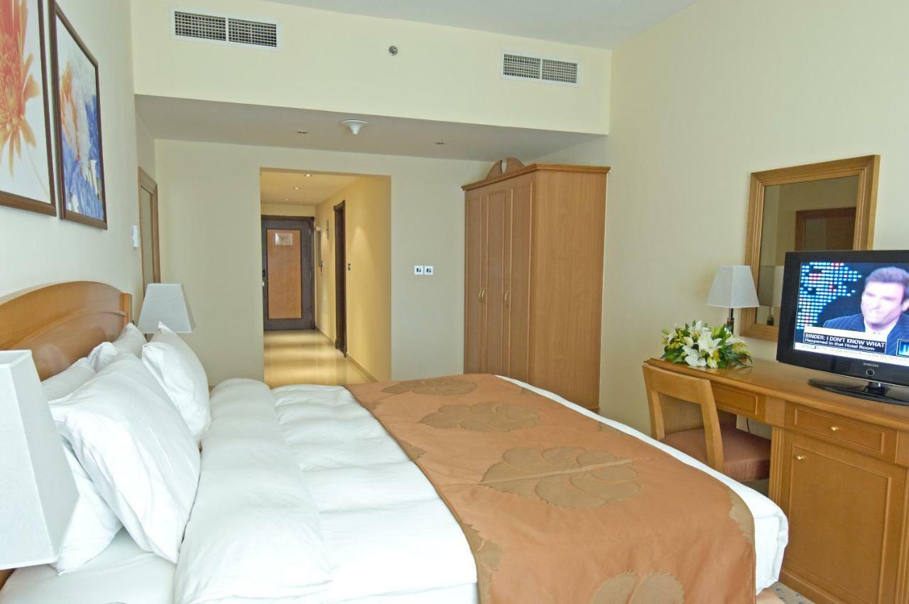 Golden Tulip Sharjah Aparthotel Екстериор снимка