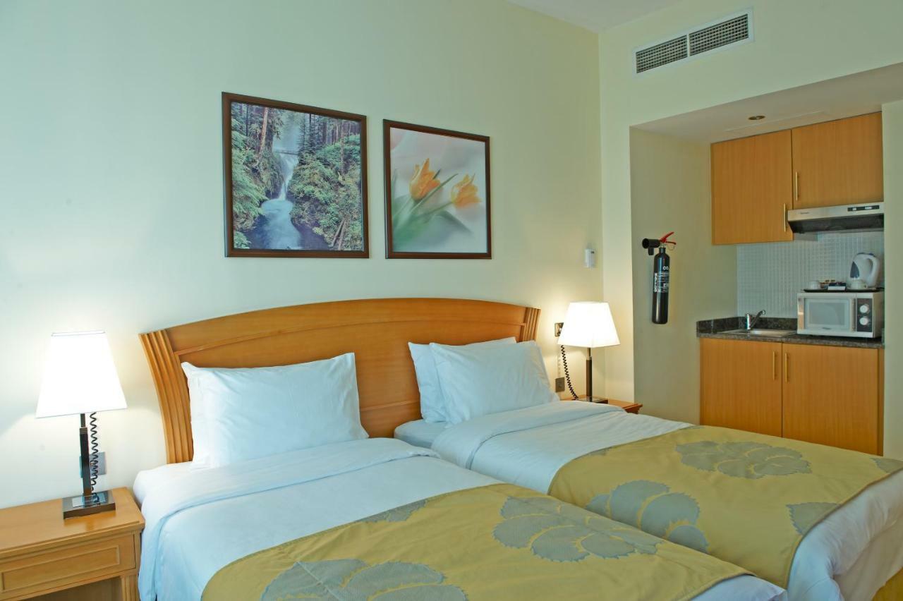 Golden Tulip Sharjah Aparthotel Екстериор снимка