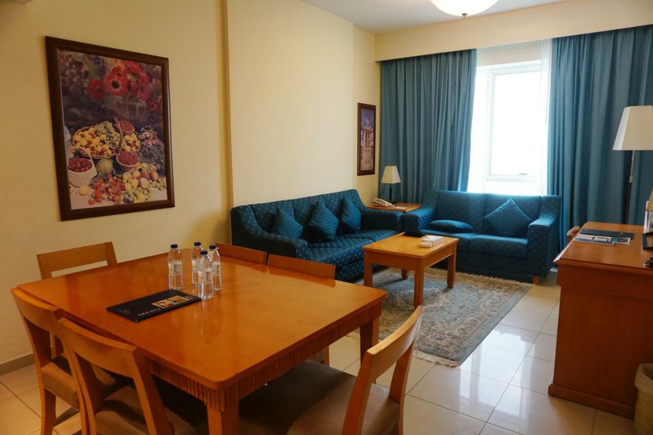 Golden Tulip Sharjah Aparthotel Екстериор снимка