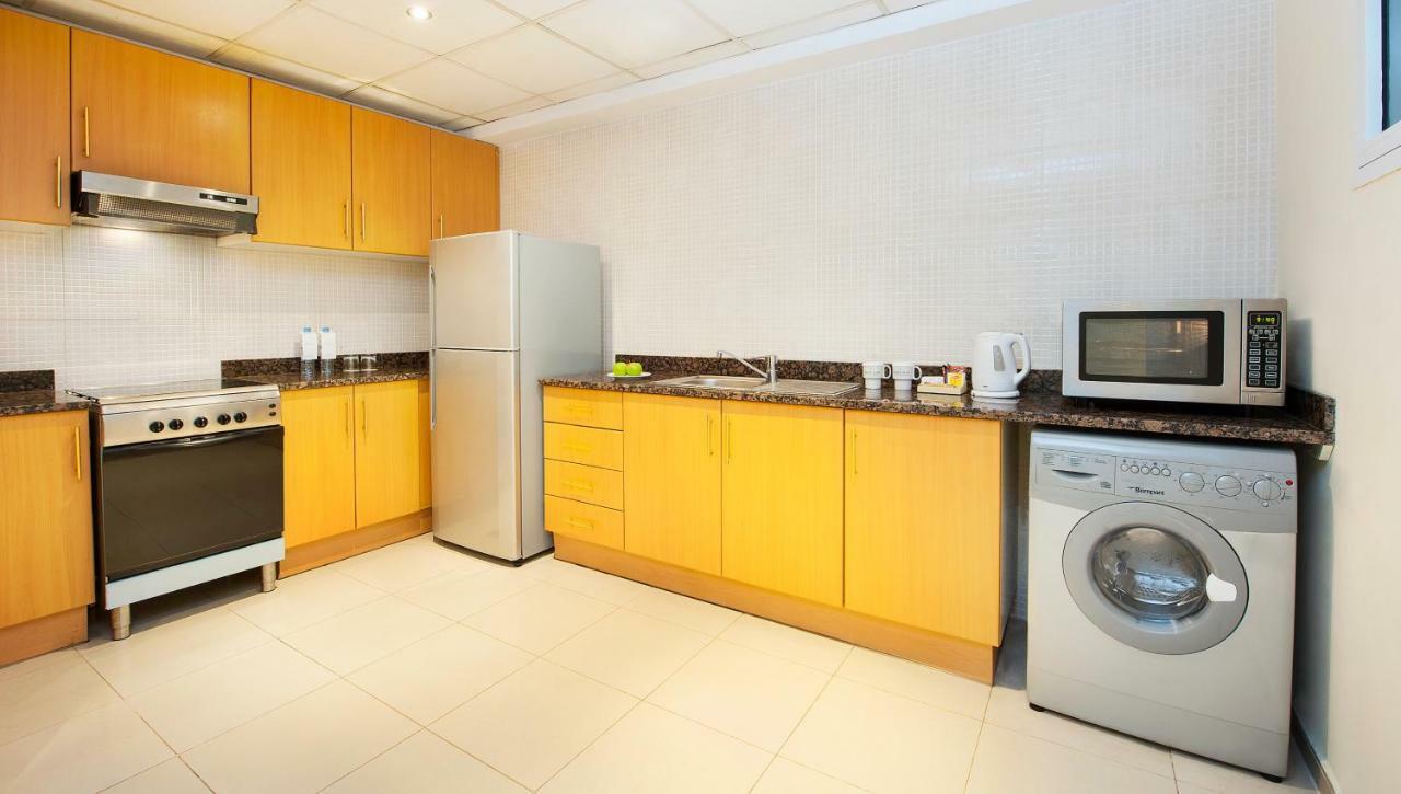Golden Tulip Sharjah Aparthotel Екстериор снимка