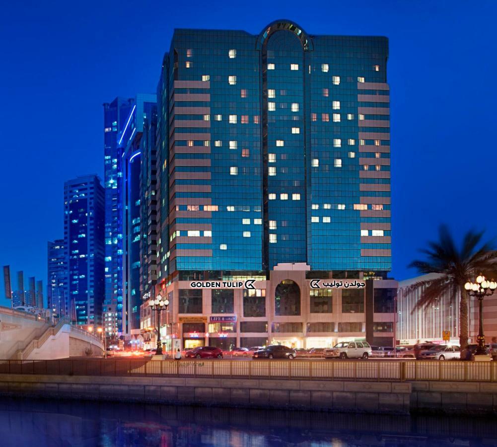 Golden Tulip Sharjah Aparthotel Екстериор снимка